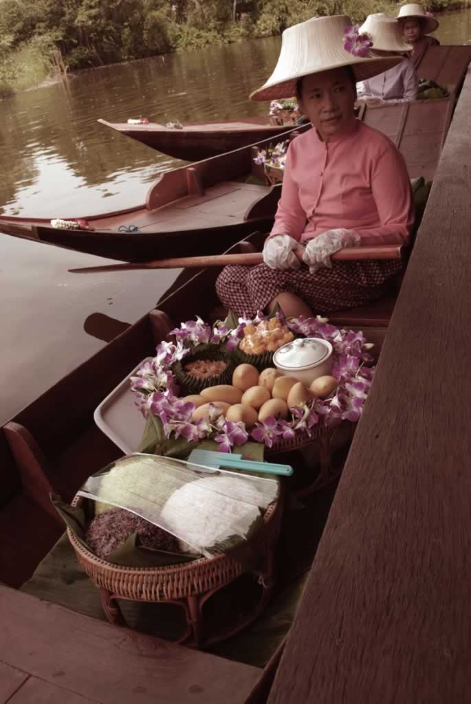 Siam Niramit Thai Village - Floating market