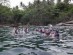 Un gruppo di snorkelers nelle acque di Racha Yai