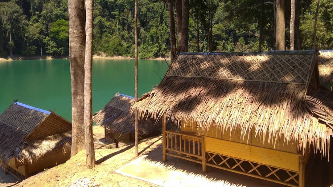 Lake Bamboo Bungalows